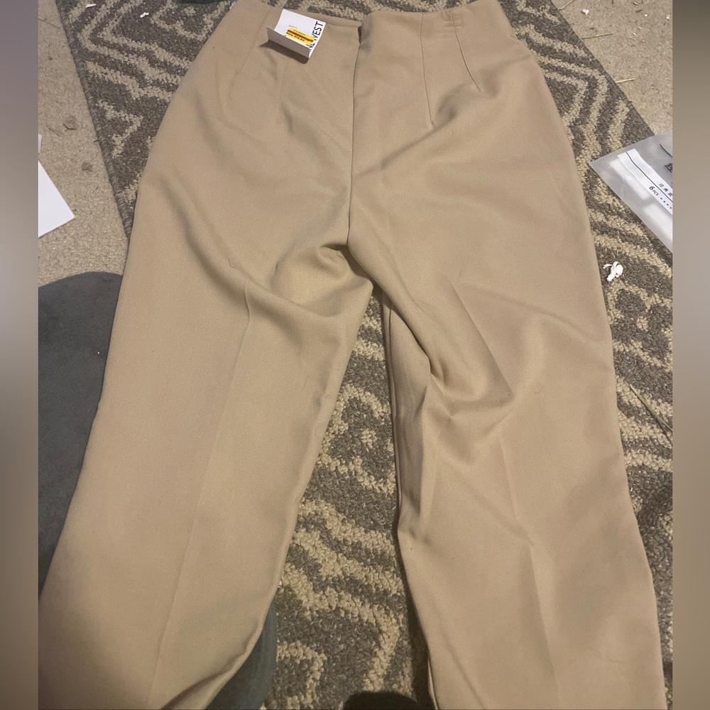 Nine West bottoms size 4 beige with tags